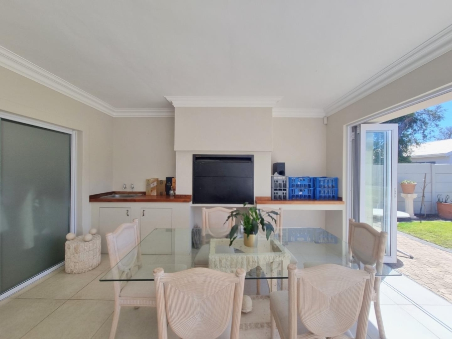 5 Bedroom Property for Sale in Sandbaai Western Cape